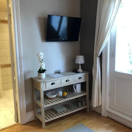 Manoir Les Cedres Bed & Breakfast *